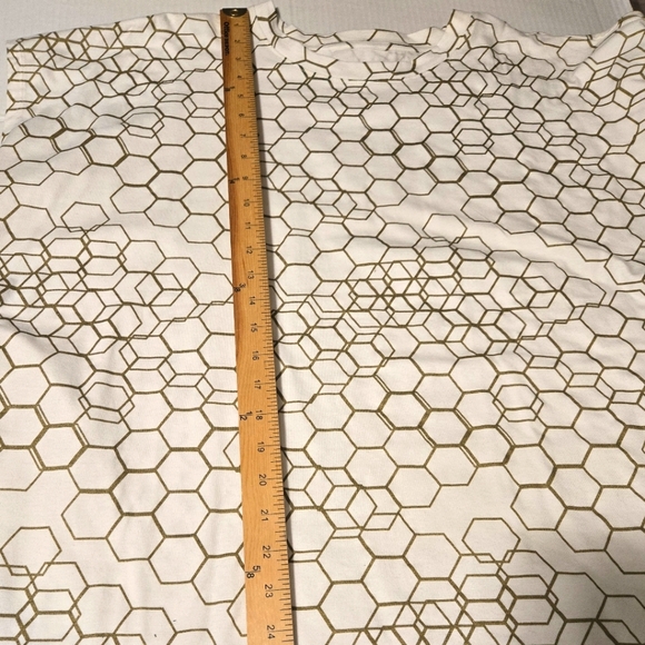 White Cyber Hex Flyweight Tee - Picture 9 of 10